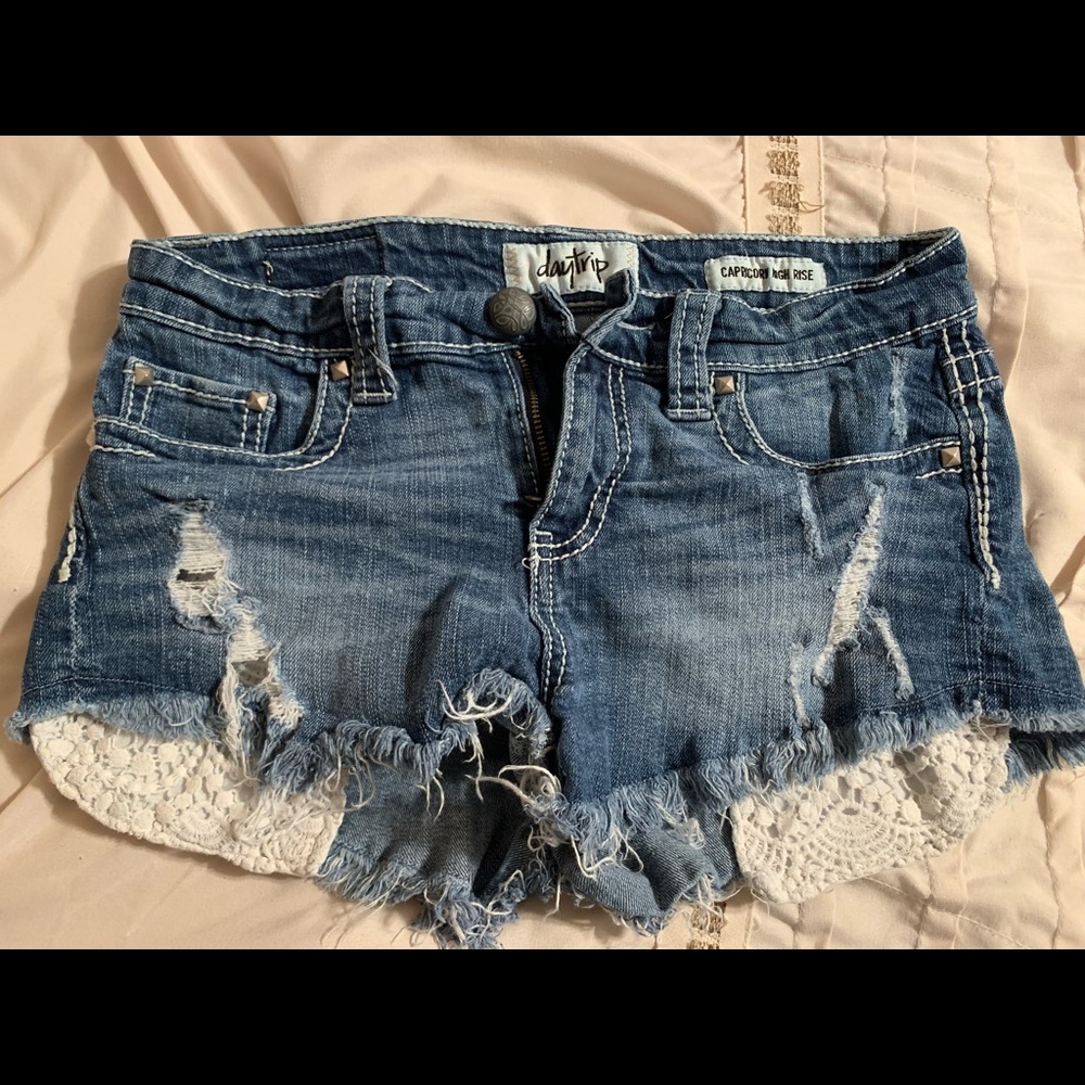 Distressed Daytrip shorts. Size 27.